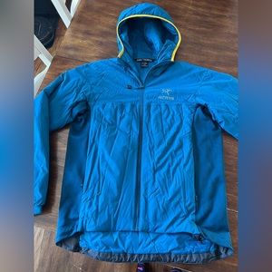 Men’s Large Arc’teryx Atom LT Hooded Jacket, like new!